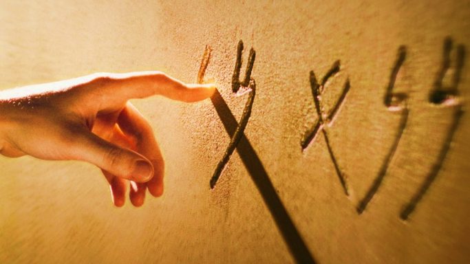 5. LA MANO MISTERIOSA